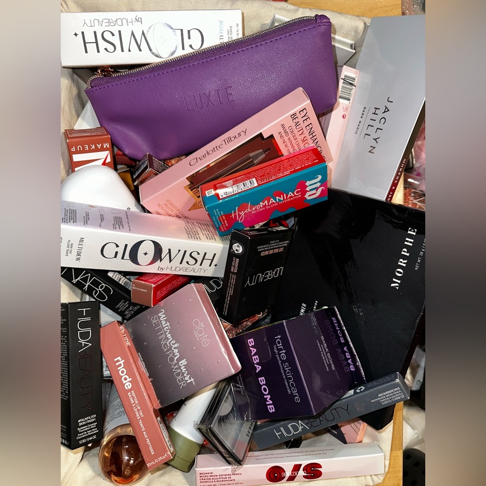Large high-end makeup bundle Likes or Dislikes (READ DESCRIPTION FOR DETAILS:) - Picture 8 of 9
